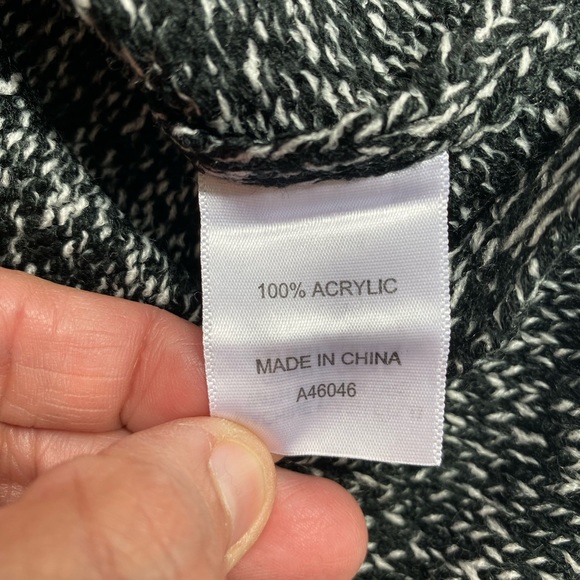 NWOT Appleseed’s Size M Sweater. - Picture 7 of 12